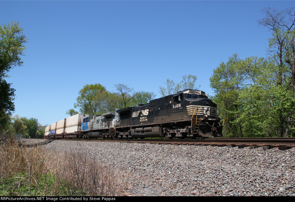 NS 9926 and 4000 take train 28X through Cove PA